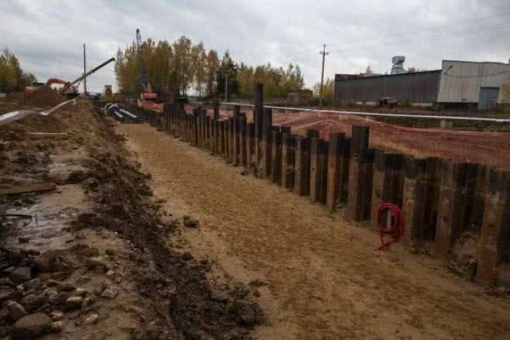 Шпунтовое укрепление траншеи для укладки трубопровода